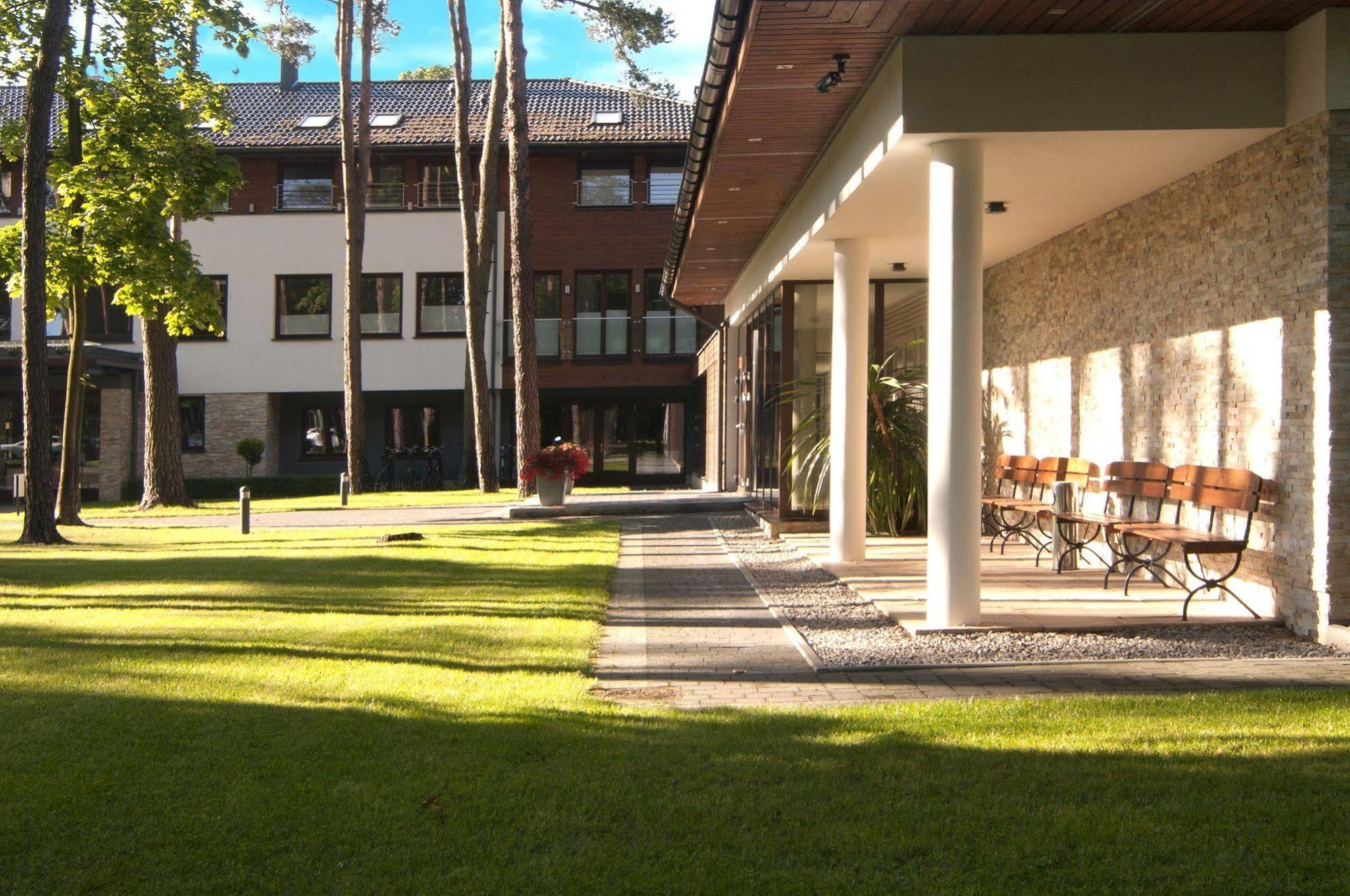 Columna Medica Hotell Łask Exteriör bild